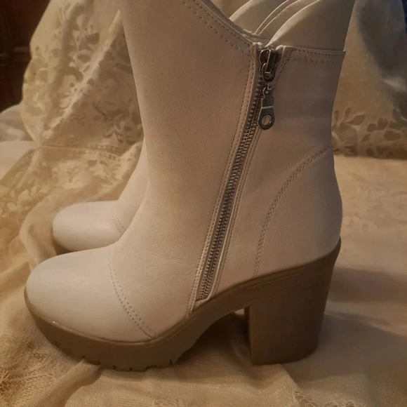 Journee Collection Womens Tru Comfort Foam Jaquie Bootie - Picture 5 of 7